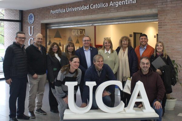 APAS Cuyo y UCA: Innovación en Inteligencia Artificial