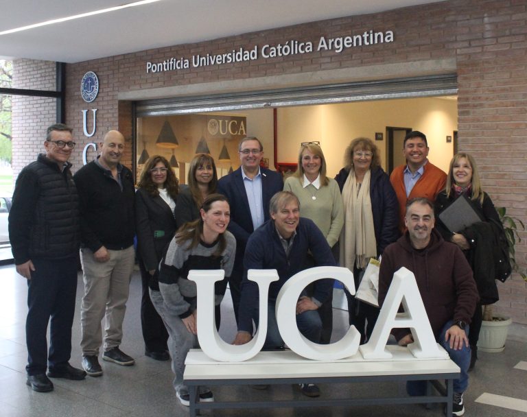 APAS Cuyo y UCA: Innovación en Inteligencia Artificial